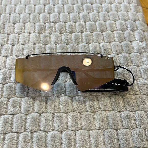 Quay Australia TRANSCEND Sunglasses - Picture 2 of 11